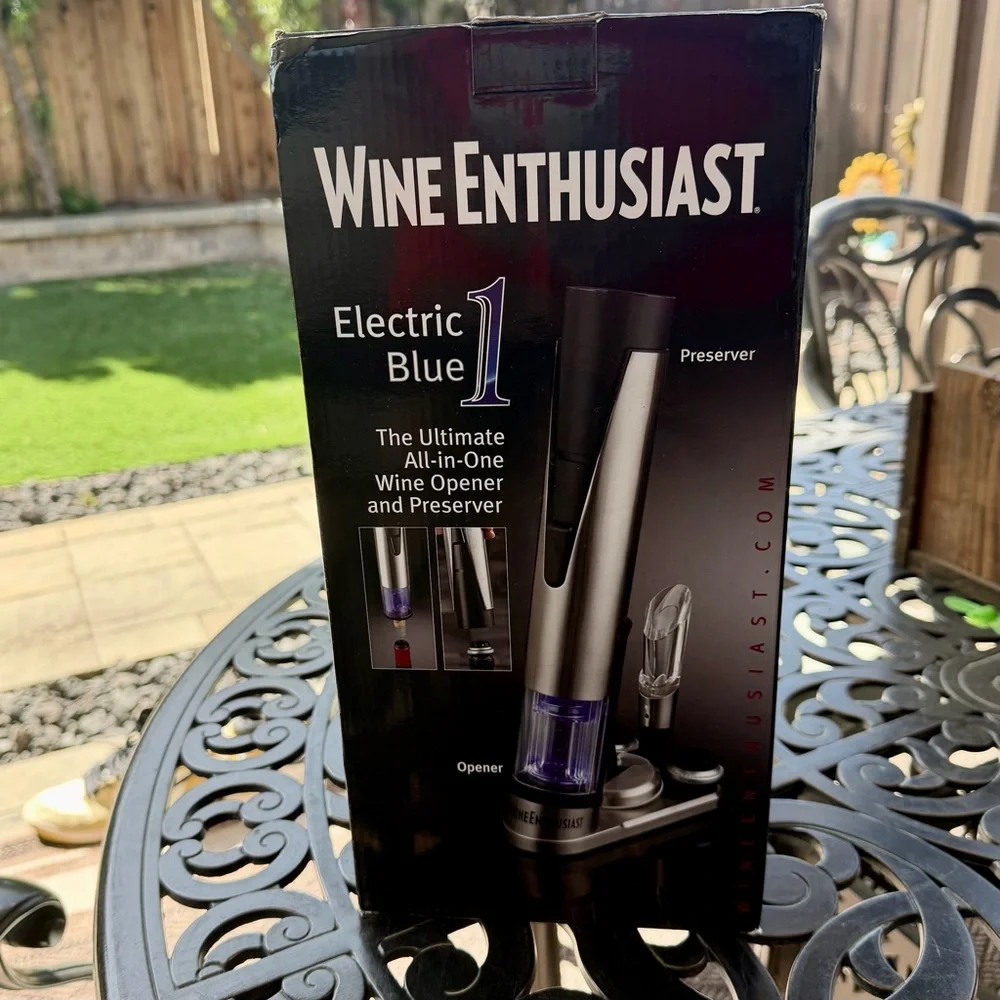 Wine Enthusiast - Electric Blue 1 Wine Opener & Preserver